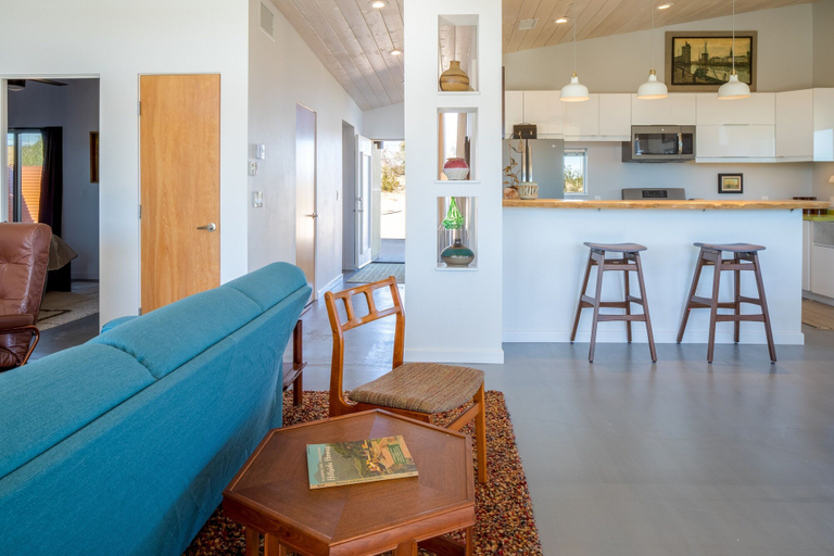 Interior 3, Las Alas Del Sol- A Desert Architectural Gem 2 Bedroom Home by RedAwning, San Bernardino