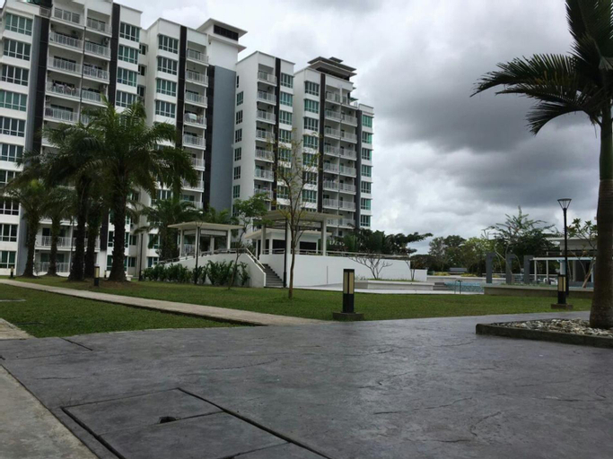 Spacious & Comfortable Pool View Condo, Sandakan