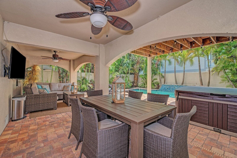 Food & Drinks, Angel Sea managed by Beach Retreats, Manatee