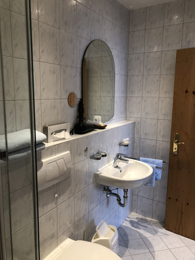 Bathroom 3, Gästehaus Maria, Garmisch-Partenkirchen