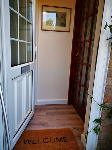 Others 5, Impeccable 1-bed Lodge in Eastleigh, Hampshire