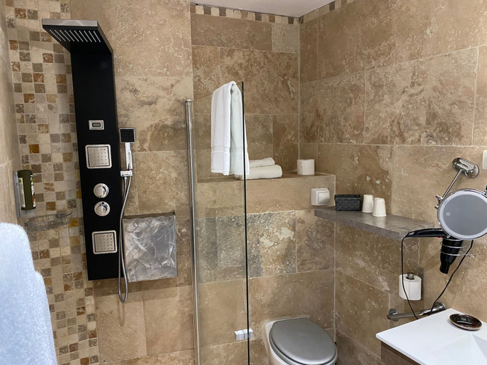 Bathroom 4, Hotel le president GARE TGV NIMES PONT DU GARD, Gard