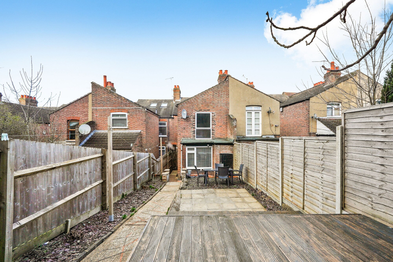 Exterior & Views, Modern 4BR Victorian Home Near Luton Airport, Luton