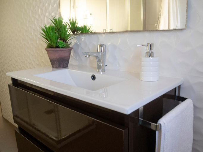 Bathroom 2, Casa Rivas, Pontevedra