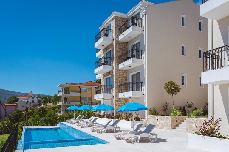 Others 5, Villas Valentina