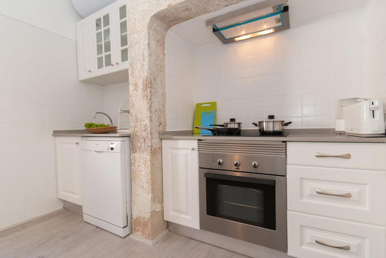 Others 3, Cosy Baixa Apartment, Lisbon