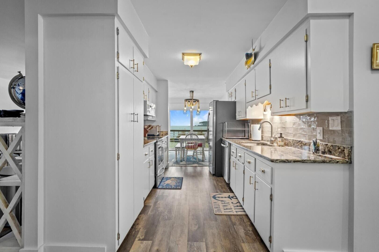 Private kitchen 2, Water's Edge Retreat 3 Bedroom Home by RedAwning, Carteret