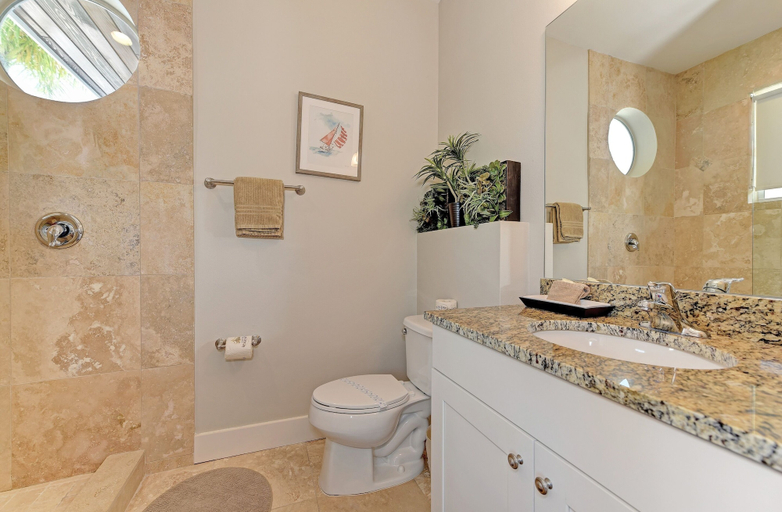 Bathroom 4, Paradise Found managed by Beach Retreats, Manatee