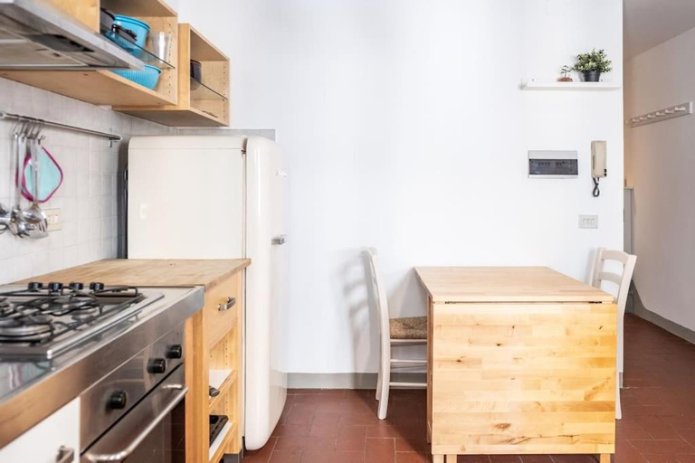 Kitchen 5, Classic Florentine Flat Near Piazza Santa Croce, Florence