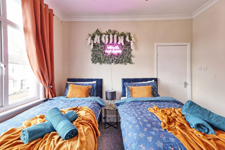 Bedroom 3, Big 3bed 2bath House Tropical Oasis Pet Friendly!, Southend-on-Sea