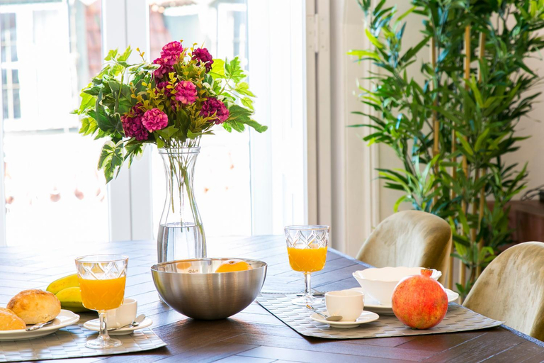 Food & Drinks 3, 2 beautiful bdr upscale flat embracing Tejo!, Lisbon