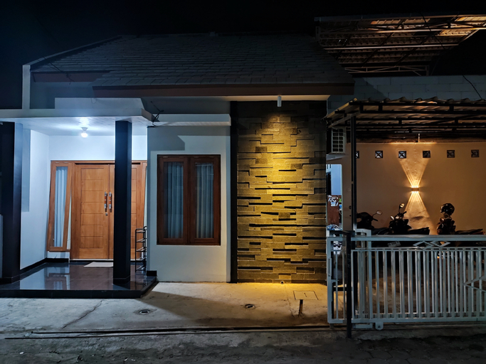 Exterior 14