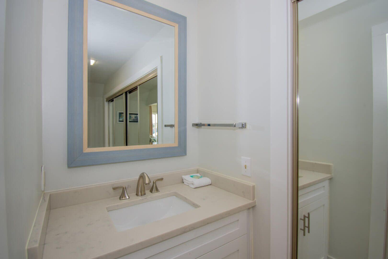 Bathroom 3, 607 New Haven, Beaufort