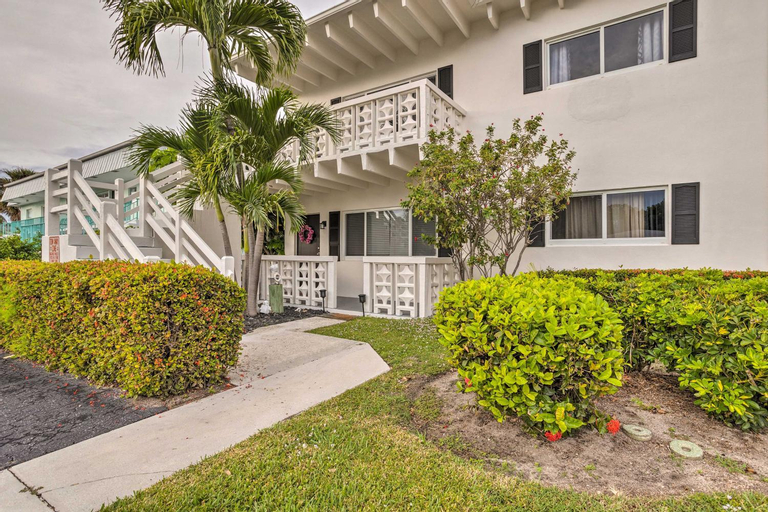 Cozy West Palm Beach Condo 1 Block to Shore!, Palm Beach