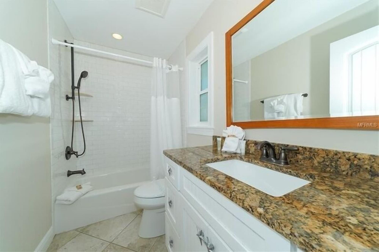 Bathroom 4, Footprints in the Sand managed by Beach Retreats, Manatee