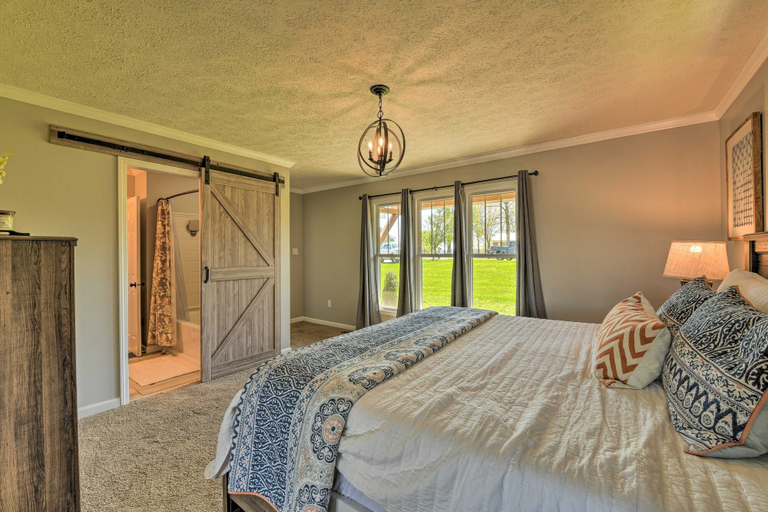 Room 5, Riviera Paradise W/ Private Dock! 4 Bedroom Home by RedAwning, Catawba
