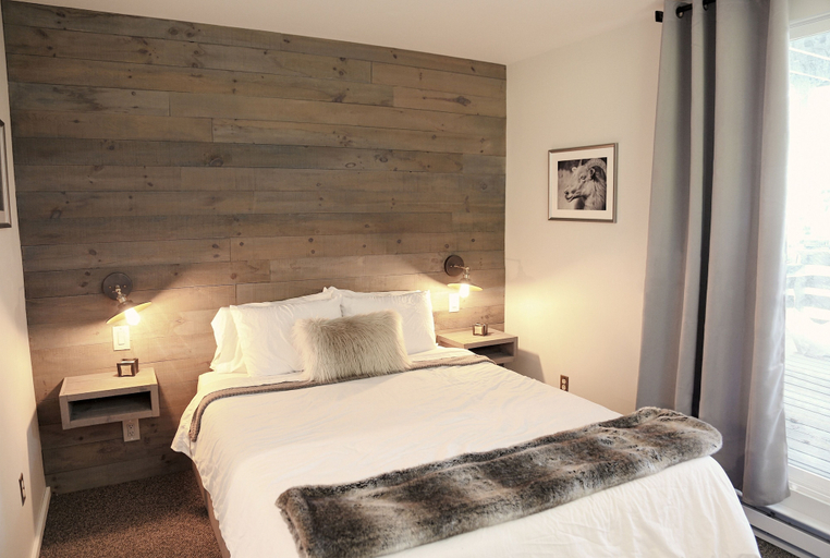 Bedroom 3, 16 Village Run... 2 Bedroom Condo by RedAwning, Washington