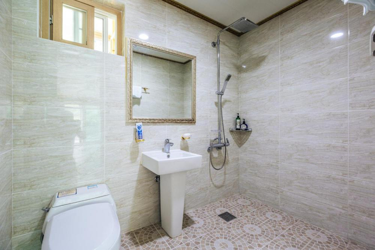 Bathroom 5, Hadong mokoji, Hadong