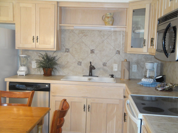 Private kitchen 5, Mountain Harbor two bedroom Lodge cottage by RedAwning, Montgomery