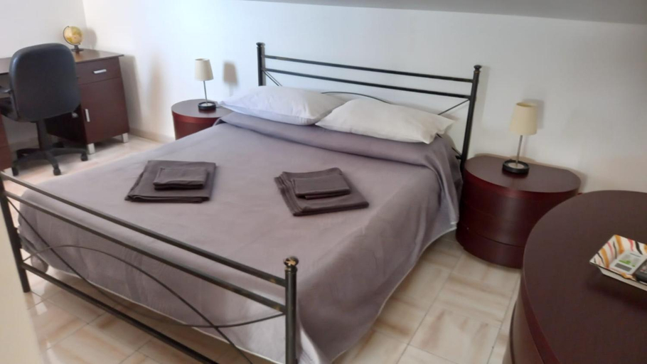 Bedroom 2, Appartamentino Mansardato, Catania