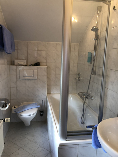 Bathroom 3, Gästehaus Maria, Garmisch-Partenkirchen