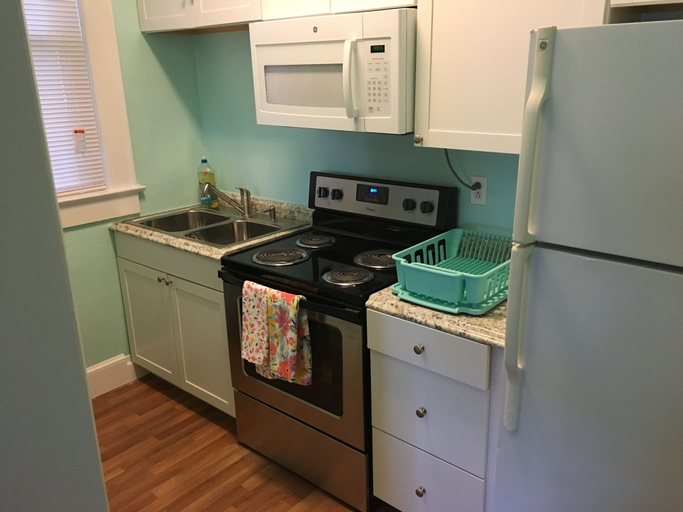 Private kitchen 5, Cozy Bay View Oceanside 1 Bedroom Cottage by RedAwning, Norfolk