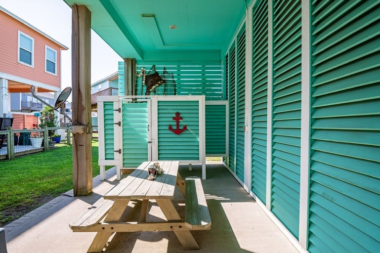 Property grounds 3, The Lazy Lobster 3 Bedroom Home by RedAwning, Galveston