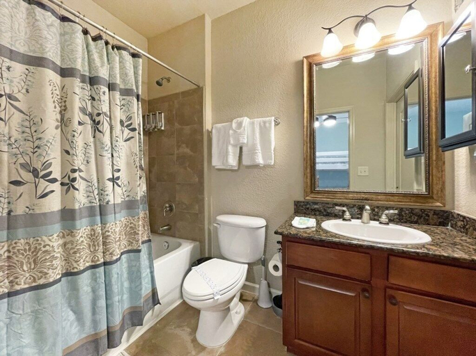 Bathroom 3, Lullaby Loft 3 Bedroom Condo by RedAwning, Polk