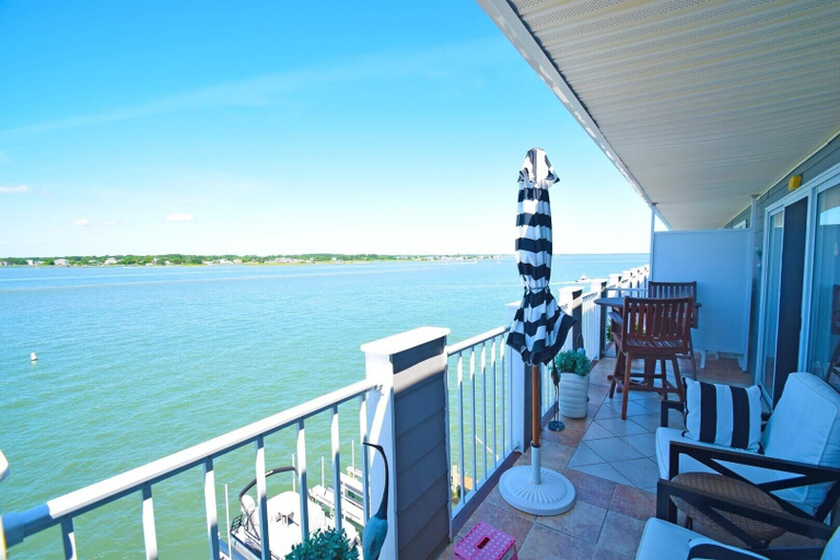 Outdoor dining, Harbour Island 406k 2 Bedroom Condo by RedAwning, Worcester