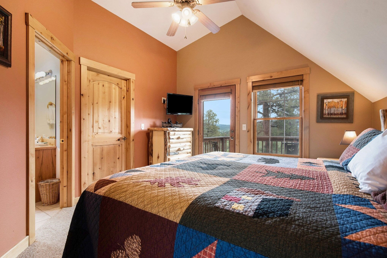 Room 3, Solitude Eagle #7 - Estes Park 3 Bedroom Condo by RedAwning, Larimer