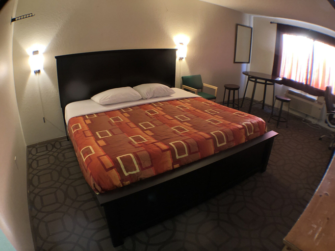 Bedroom 3, Tower 64 Motel & RV Park, Las Animas