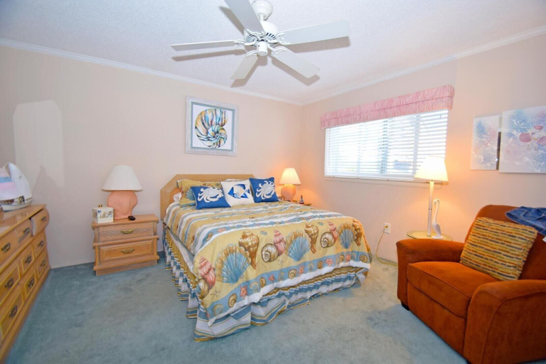 Room 4, Harbour Island 406k 2 Bedroom Condo by RedAwning, Worcester