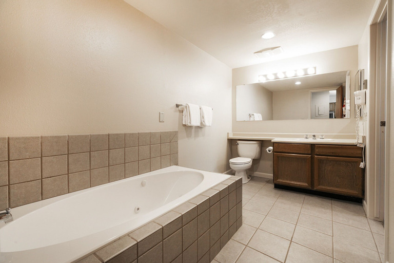 Bathroom 3, Snow Flower 010 2 Bedroom Condo by RedAwning, Summit