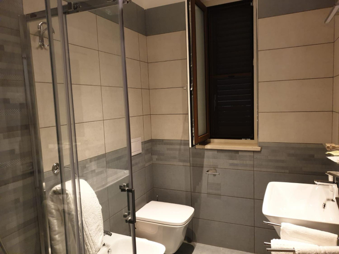 Bathroom 3, Residenza Carlucci, Salerno