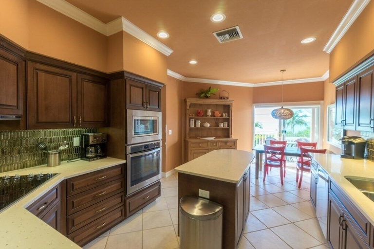 Others 3, Donax 3 Bedroom Condo by RedAwning, Lee