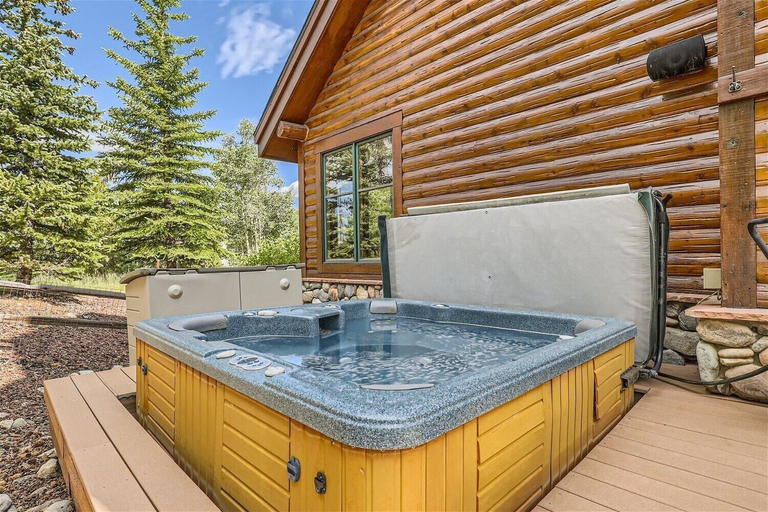 Outdoor spa tub, Waterdance House 4 Bedroom Home by RedAwning, Summit
