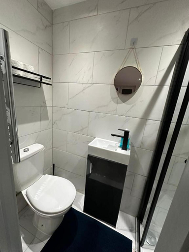 Bathroom 5, Stunning 1-bed Apartment in Lewisham Se14, London