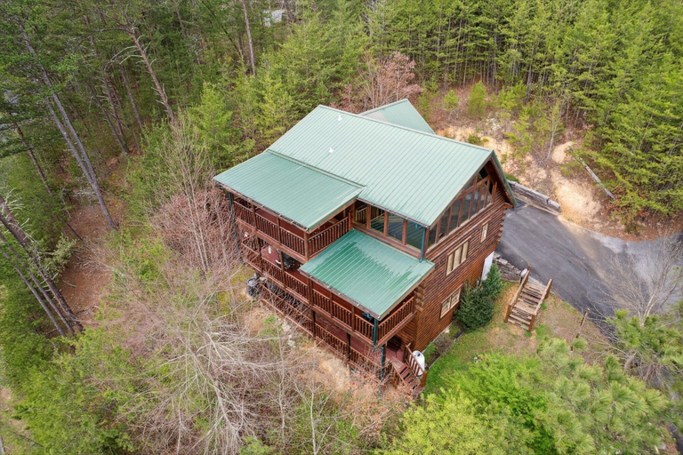 Others 4, Wilderness Lodge 3 Bedroom Cabin by RedAwning, Sevier