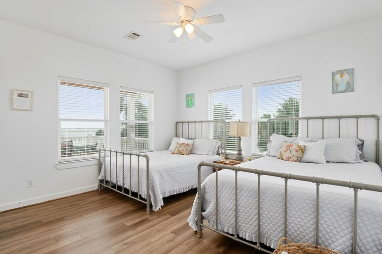 Room 2, The Peach Pelican 3 Bedroom Home by RedAwning, Galveston