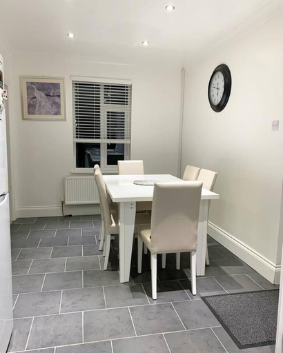 Others 5, Stunning 2-bed House in Pembroke Dock, Pembrokeshire