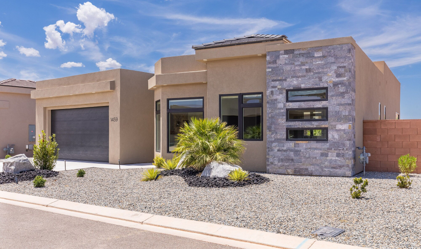 Exterior 2, Sunchaser 2 Bedroom Home by RedAwning, Washington