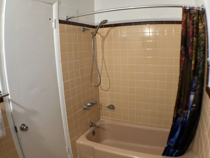 Bathroom 4, Tower 64 Motel & RV Park, Las Animas