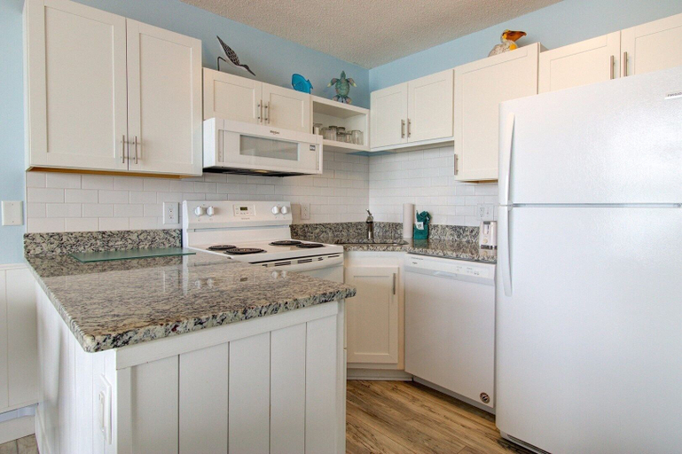 Private kitchen 2, 0711 Turtle Haven by Atlantic Towers, New Hanover