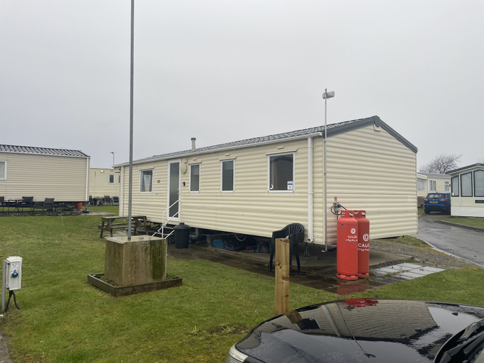Exterior & Views, Charming 3-bed Static Caravan in Porthcawl, Bridgend