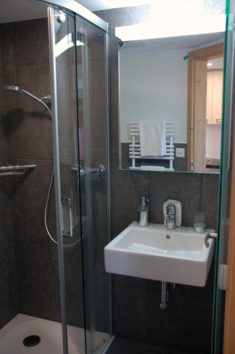 Bathroom 3, Ferienwohnung Uf dr Liwwi, Interlaken