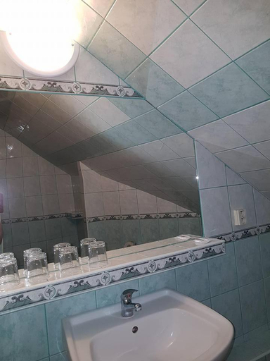Bathroom 2, Penzion KORMOS, Nové Zámky