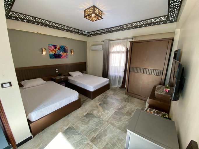 Others 4, Shabana House Motel, Sant Katrin