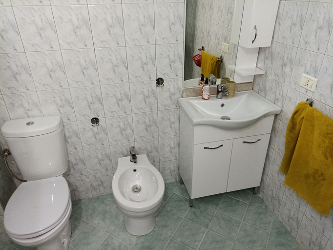 Bathroom 3, Elegant Beachfront Loft in Plazh, Durrësit