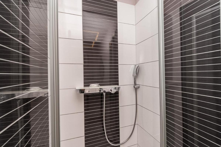 Bathroom 4, Good Life Deluxe Seafront Apartment, Preko
