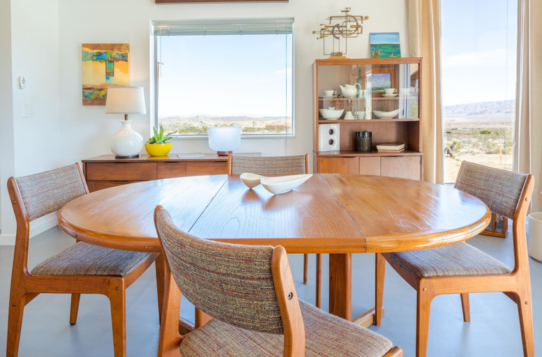 Dining 2, Las Alas Del Sol- A Desert Architectural Gem 2 Bedroom Home by RedAwning, San Bernardino